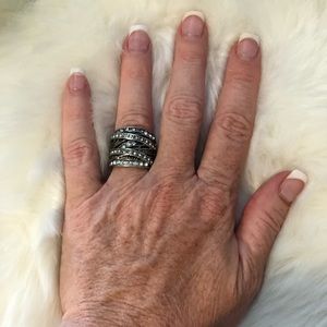 Gorgeous & Comfortable Cocktail Ring! Sz-6